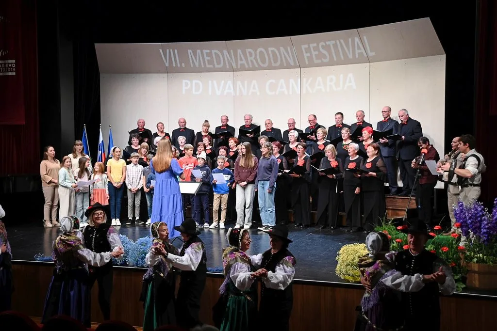 Že sedmi mednarodni pevski             festival