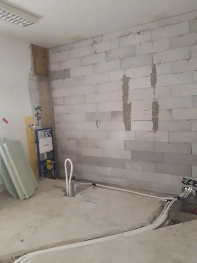 Prenova lekarne in pošte na Logu napreduje po načrtih
